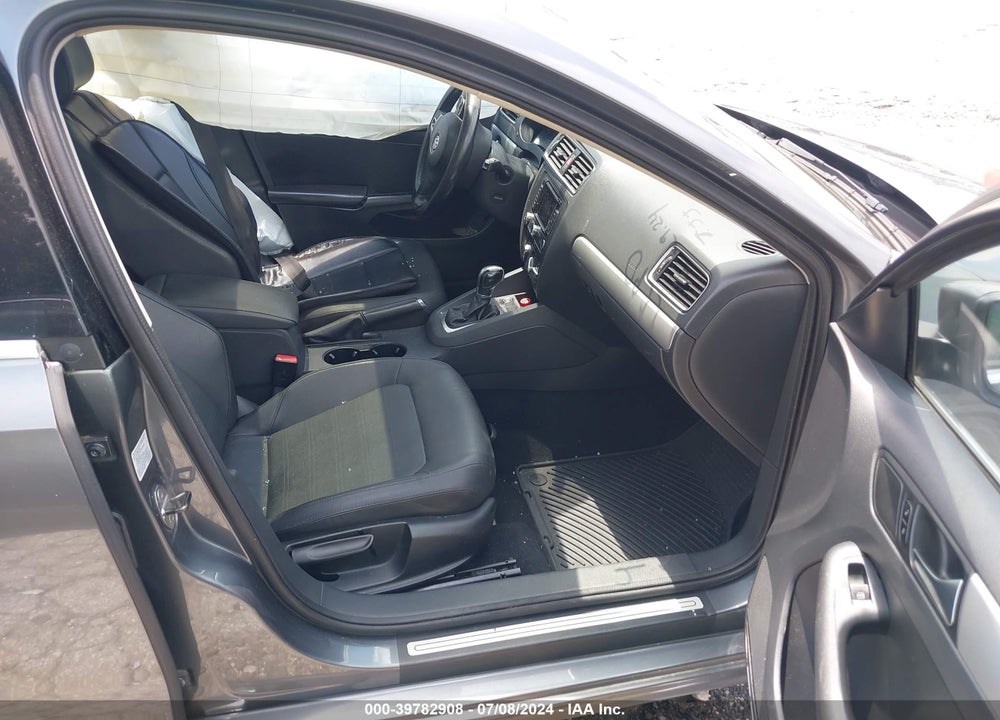 2011 VOLKSWAGEN JETTA 2.5L SEL VIN: 3VWLZ7AJXBM374180