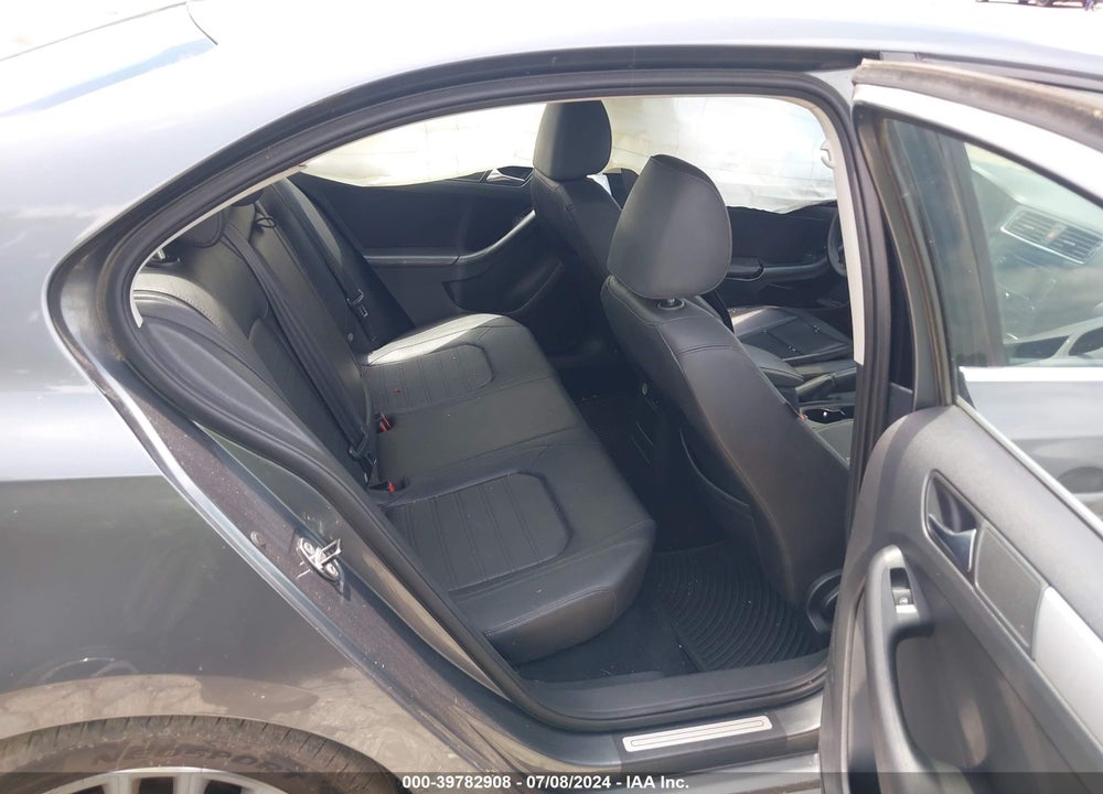 2011 VOLKSWAGEN JETTA 2.5L SEL VIN: 3VWLZ7AJXBM374180