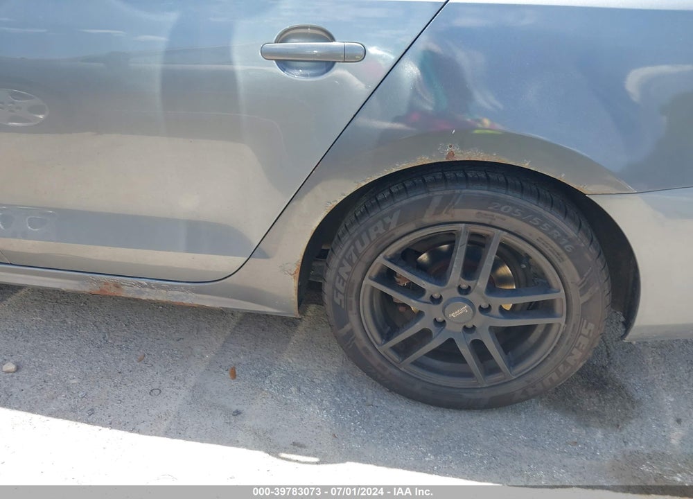2014 VOLKSWAGEN JETTA 1.8T SE VIN: 3VWB07AJ2EM427089