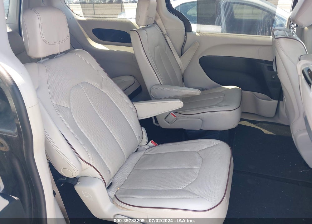 2017 CHRYSLER PACIFICA VIN: 2C4RC1GG4HR533218