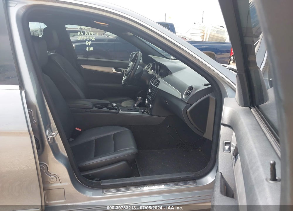 2013 MERCEDES-BENZ C 250 LUXURY/SPORT VIN: WDDGF4HB0DR293948