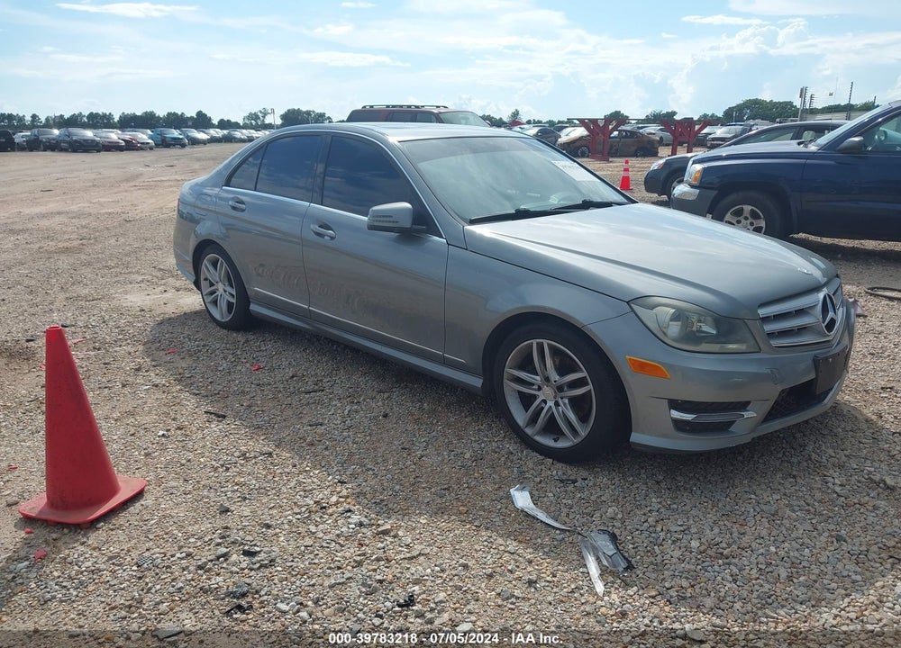 2013 MERCEDES-BENZ C 250 LUXURY/SPORT VIN: WDDGF4HB0DR293948