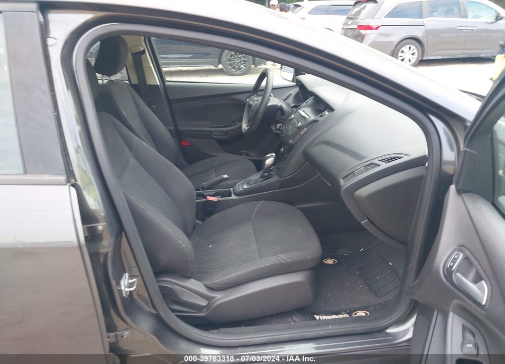 2015 FORD FOCUS SE VIN: 1FADP3K23FL335702