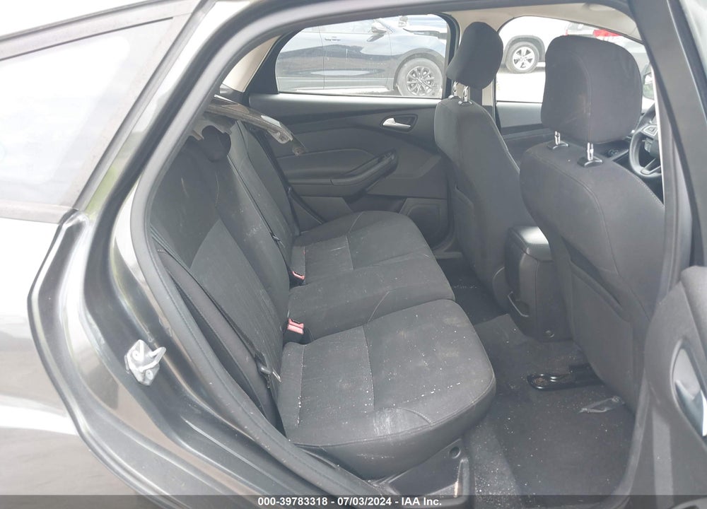 2015 FORD FOCUS SE VIN: 1FADP3K23FL335702