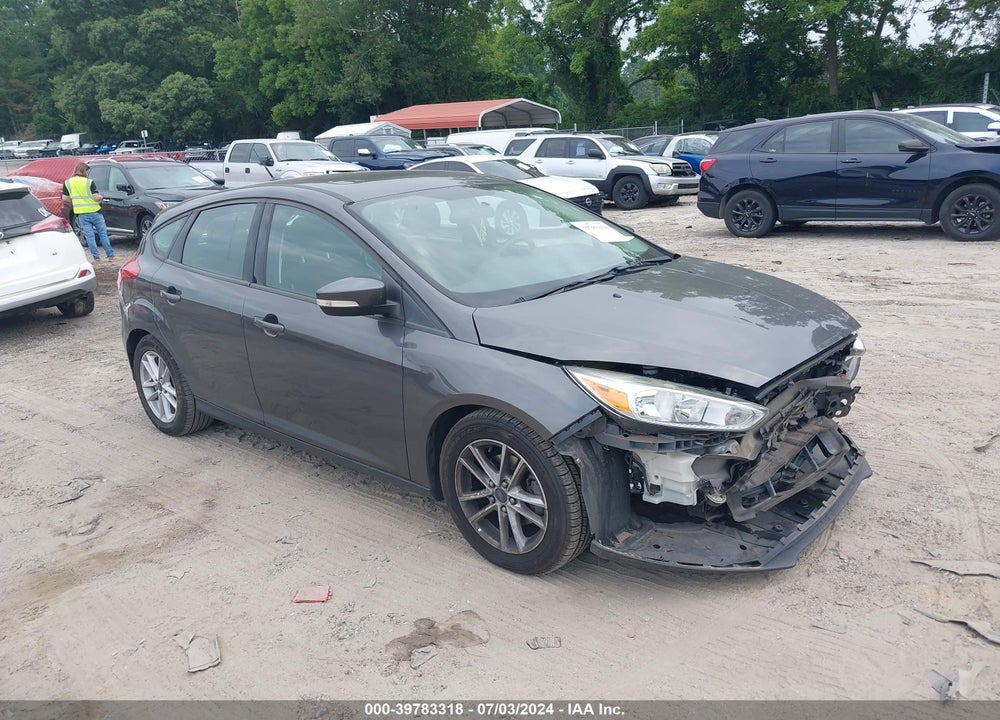 2015 FORD FOCUS SE VIN: 1FADP3K23FL335702