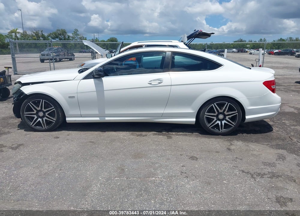 2014 MERCEDES-BENZ C 250 VIN: WDDGJ4HB0EG284887