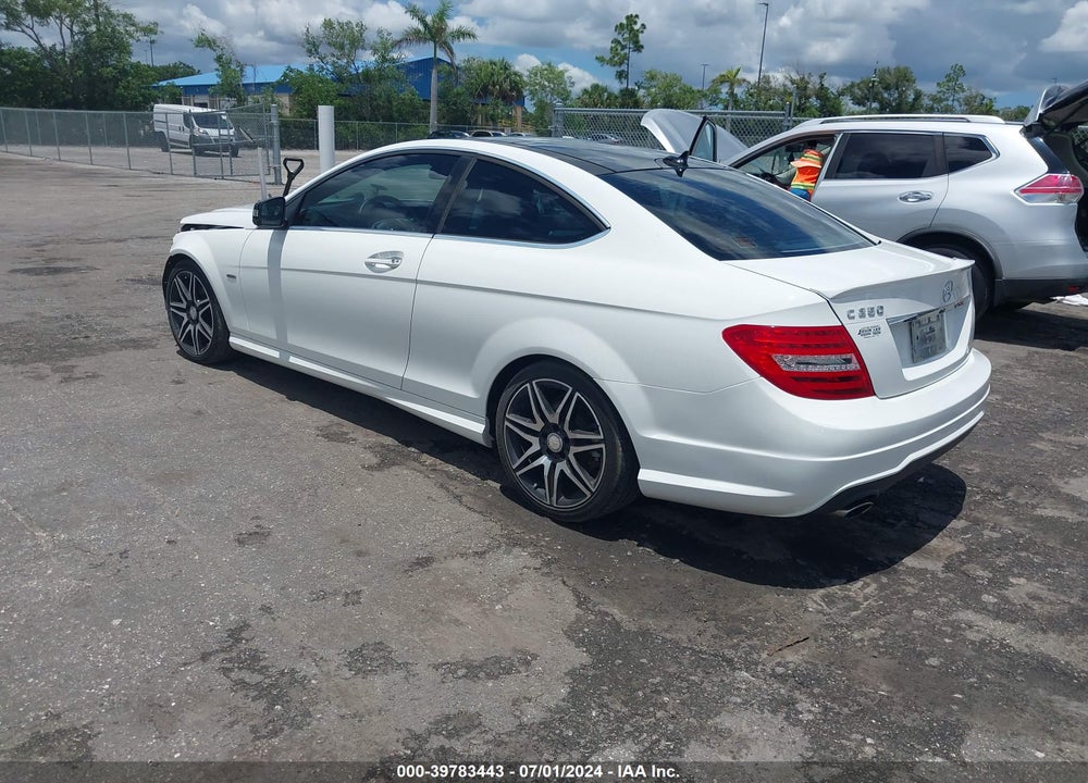 2014 MERCEDES-BENZ C 250 VIN: WDDGJ4HB0EG284887
