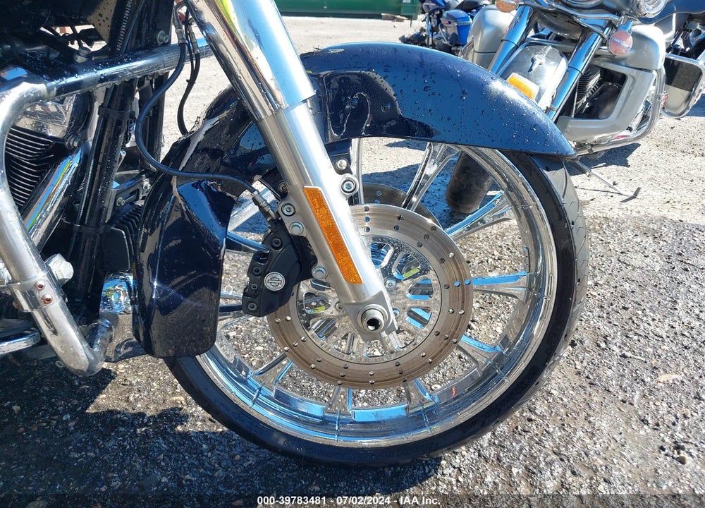 2019 HARLEY-DAVIDSON FLHX VIN: 1HD1KBC1XKB657120