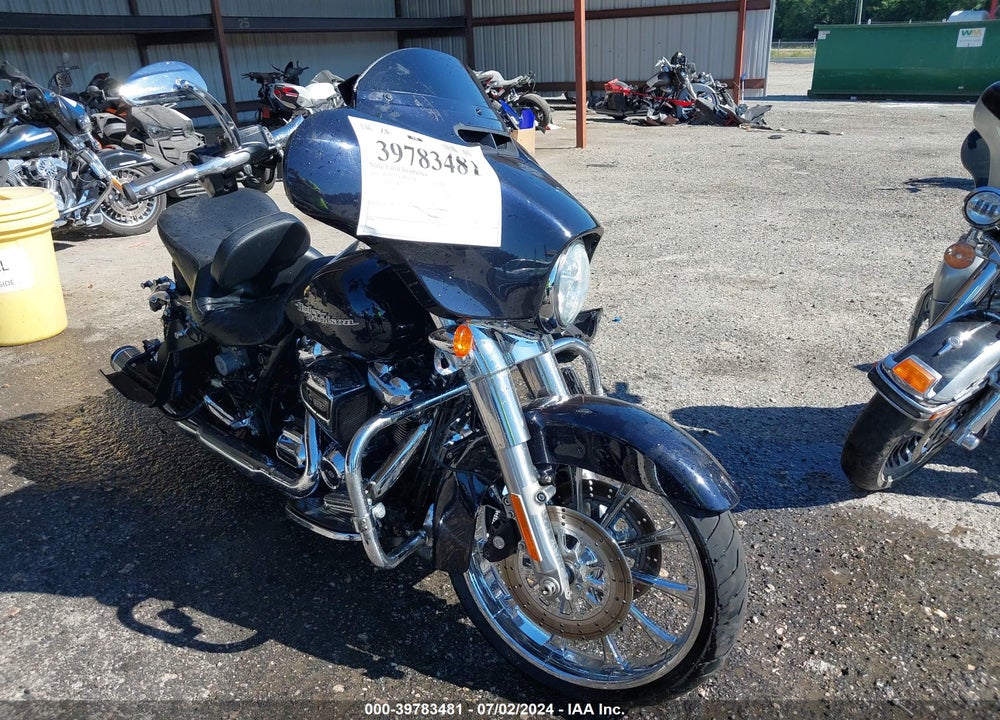 2019 HARLEY-DAVIDSON FLHX VIN: 1HD1KBC1XKB657120
