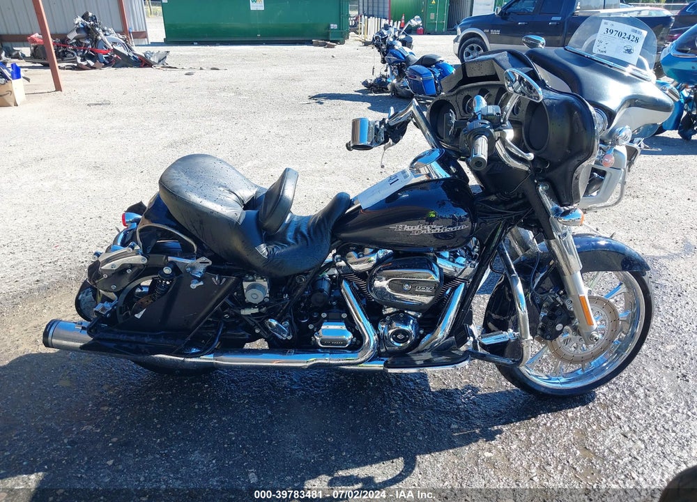 2019 HARLEY-DAVIDSON FLHX VIN: 1HD1KBC1XKB657120