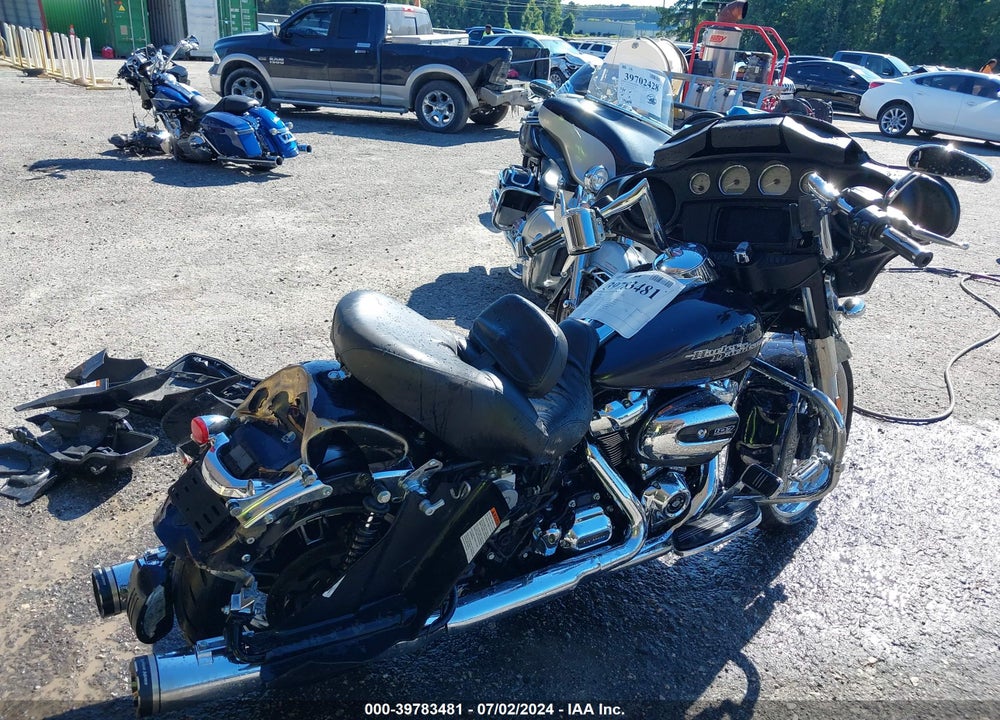 2019 HARLEY-DAVIDSON FLHX VIN: 1HD1KBC1XKB657120