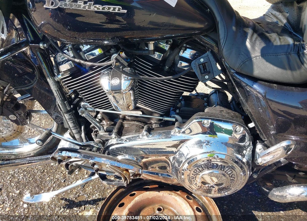 2019 HARLEY-DAVIDSON FLHX VIN: 1HD1KBC1XKB657120