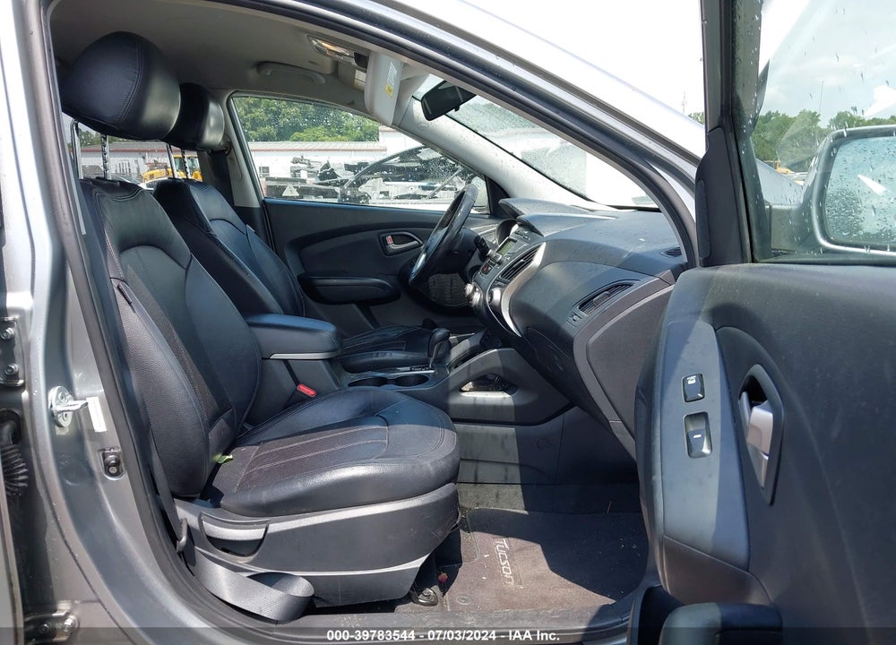 2010 HYUNDAI TUCSON LIMITED VIN: KM8JU3AC0AU079260