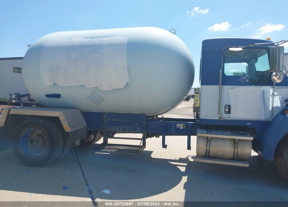 2005 KENWORTH CONSTRUCTION T300 VIN: 2NKMHD7X35M103295