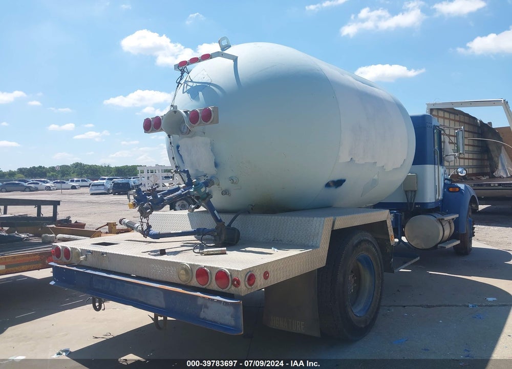 2005 KENWORTH CONSTRUCTION T300 VIN: 2NKMHD7X35M103295