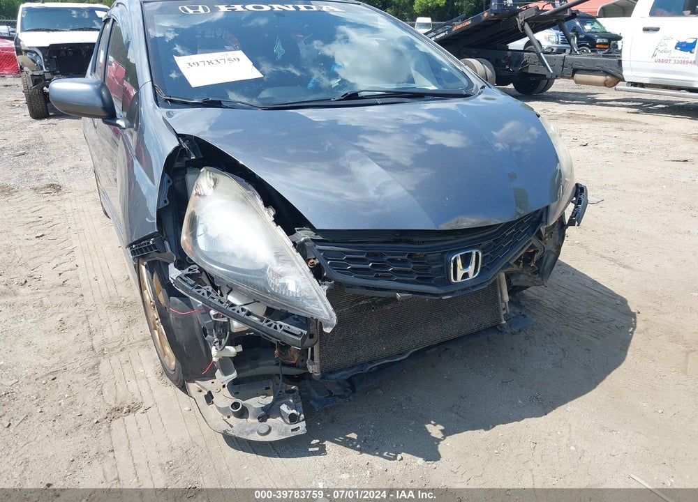 2013 HONDA FIT SPORT VIN: JHMGE8H55DC049566