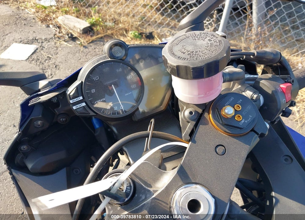 2017 YAMAHA YZFR6 C VIN: JYARJ28Y9HA000185
