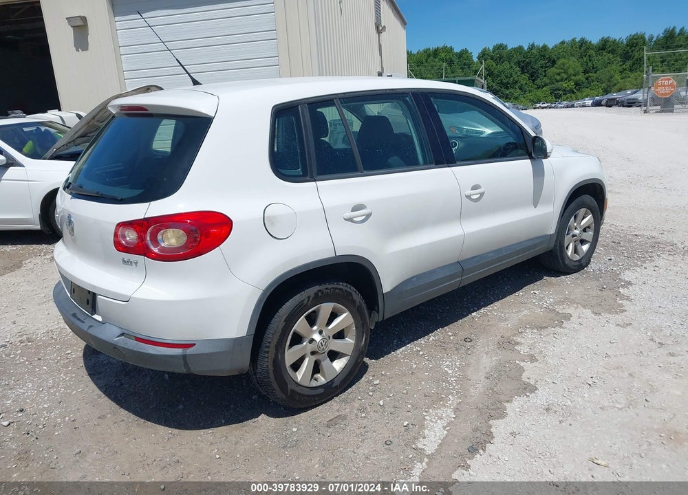 2010 VOLKSWAGEN TIGUAN S VIN: WVGAV7AX6AW529991