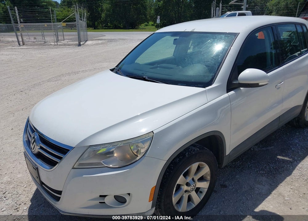 2010 VOLKSWAGEN TIGUAN S VIN: WVGAV7AX6AW529991