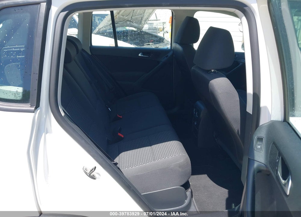 2010 VOLKSWAGEN TIGUAN S VIN: WVGAV7AX6AW529991