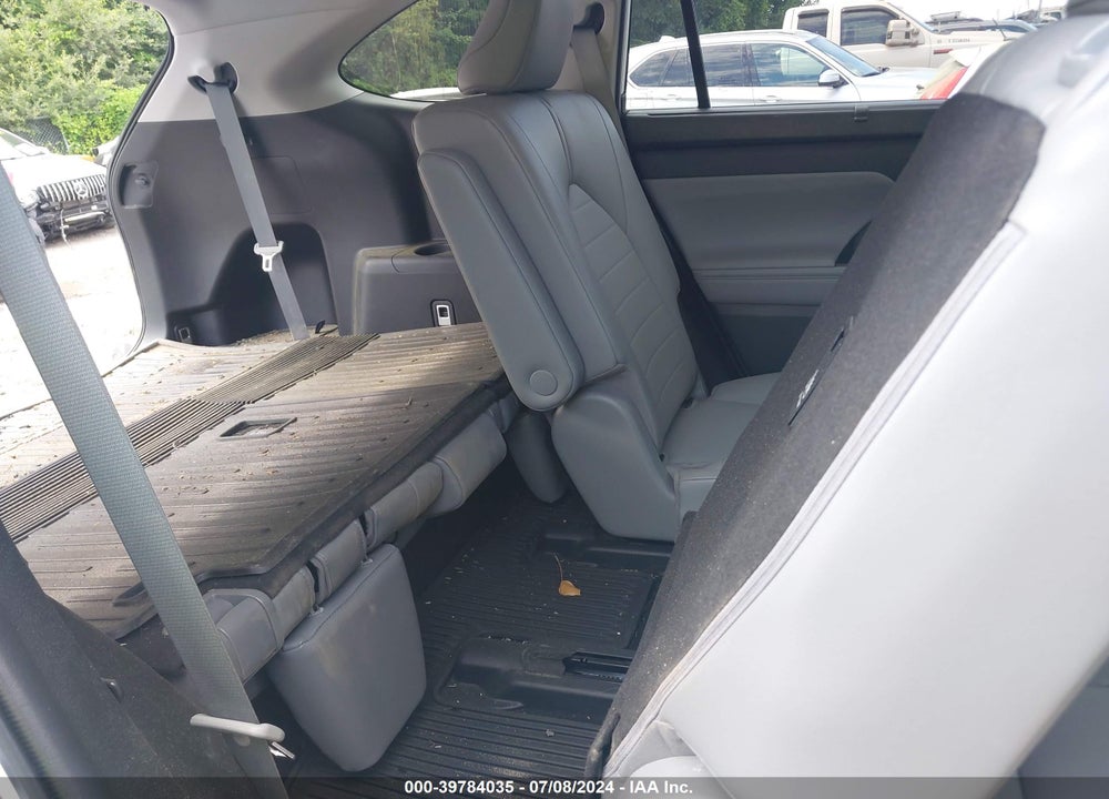 2022 TOYOTA HIGHLANDER XLE VIN: 5TDGZRBHXNS191698