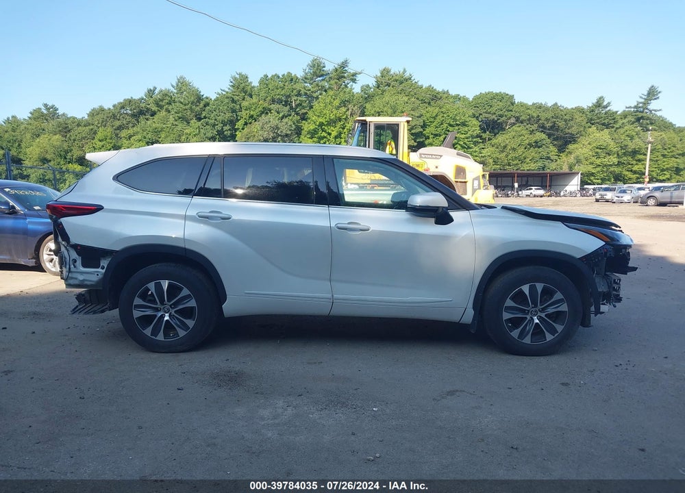 2022 TOYOTA HIGHLANDER XLE VIN: 5TDGZRBHXNS191698