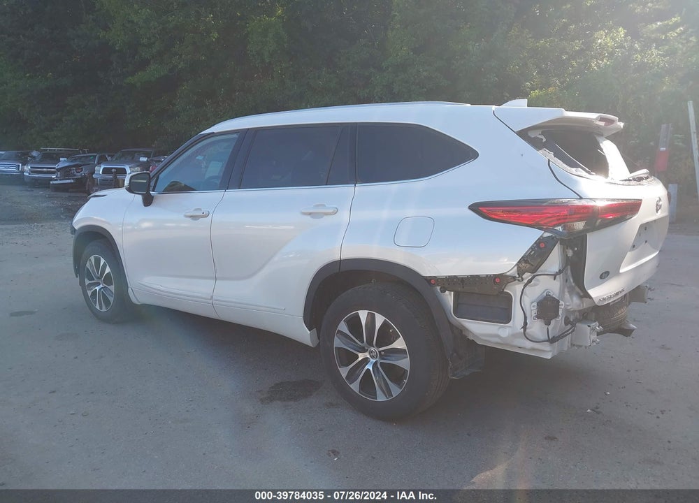2022 TOYOTA HIGHLANDER XLE VIN: 5TDGZRBHXNS191698