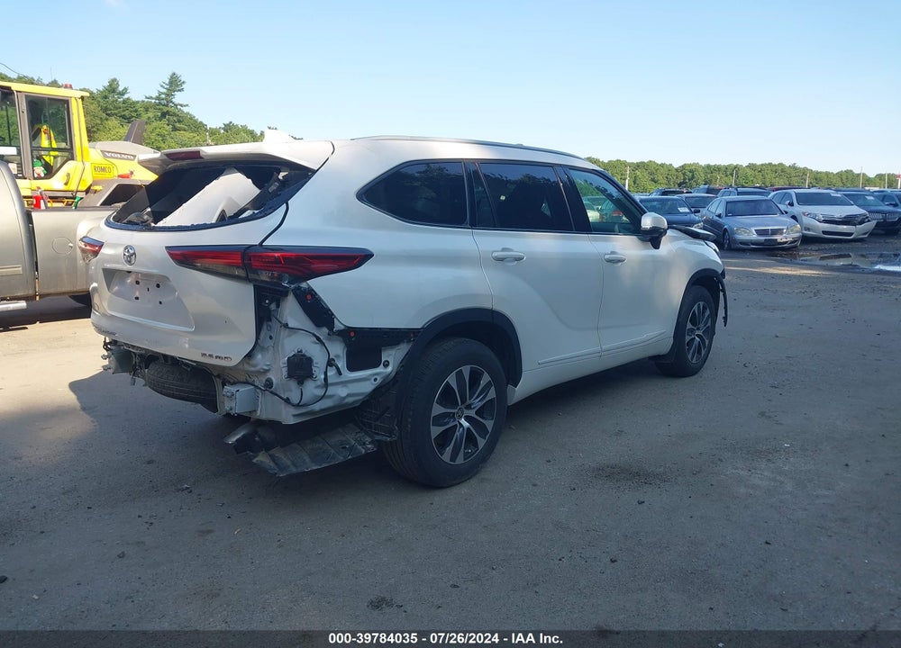 2022 TOYOTA HIGHLANDER XLE VIN: 5TDGZRBHXNS191698