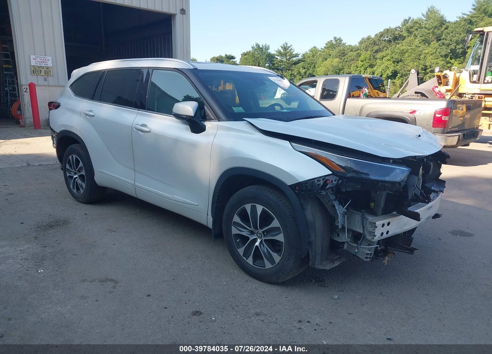 2022 TOYOTA HIGHLANDER XLE VIN: 5TDGZRBHXNS191698
