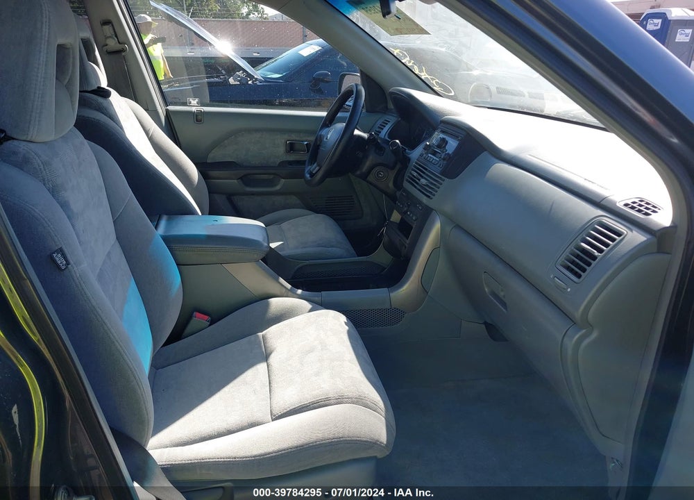 2004 HONDA PILOT EX VIN: 2HKYF18414H570600