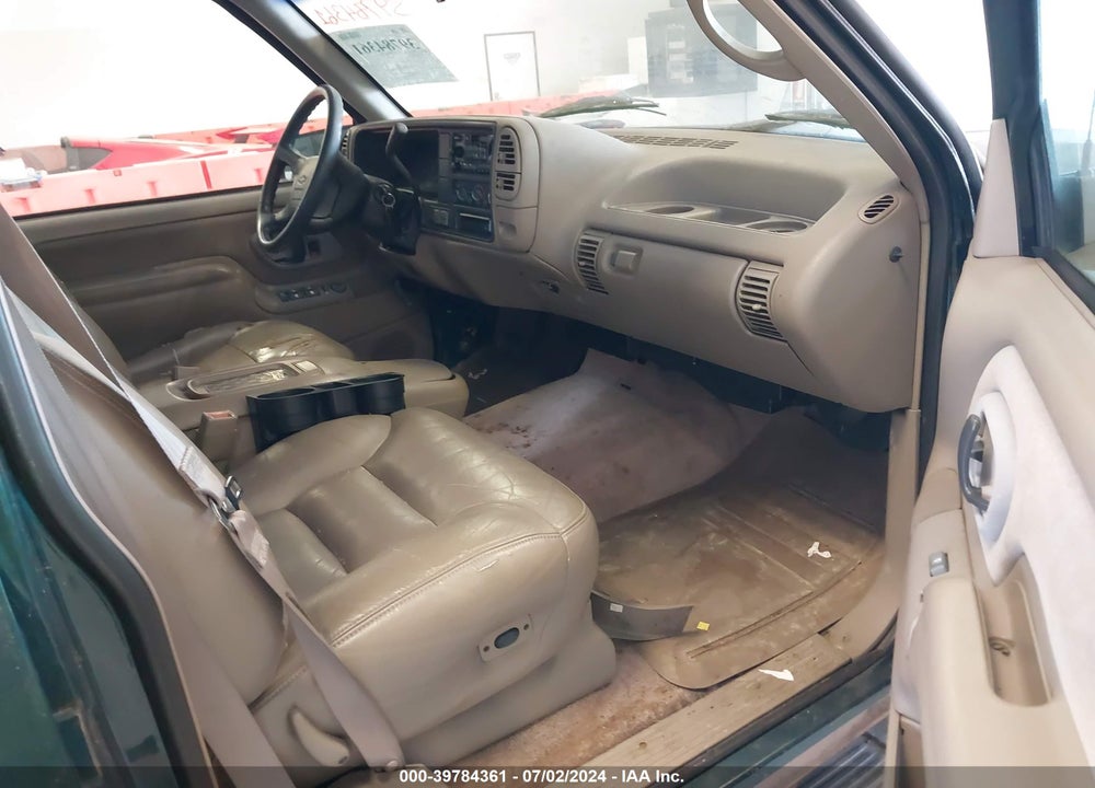 1996 CHEVROLET TAHOE K1500 VIN: 1GNEK13RXTJ311067