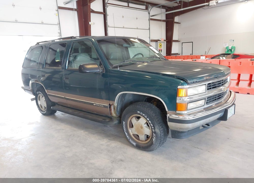 1996 CHEVROLET TAHOE K1500 VIN: 1GNEK13RXTJ311067