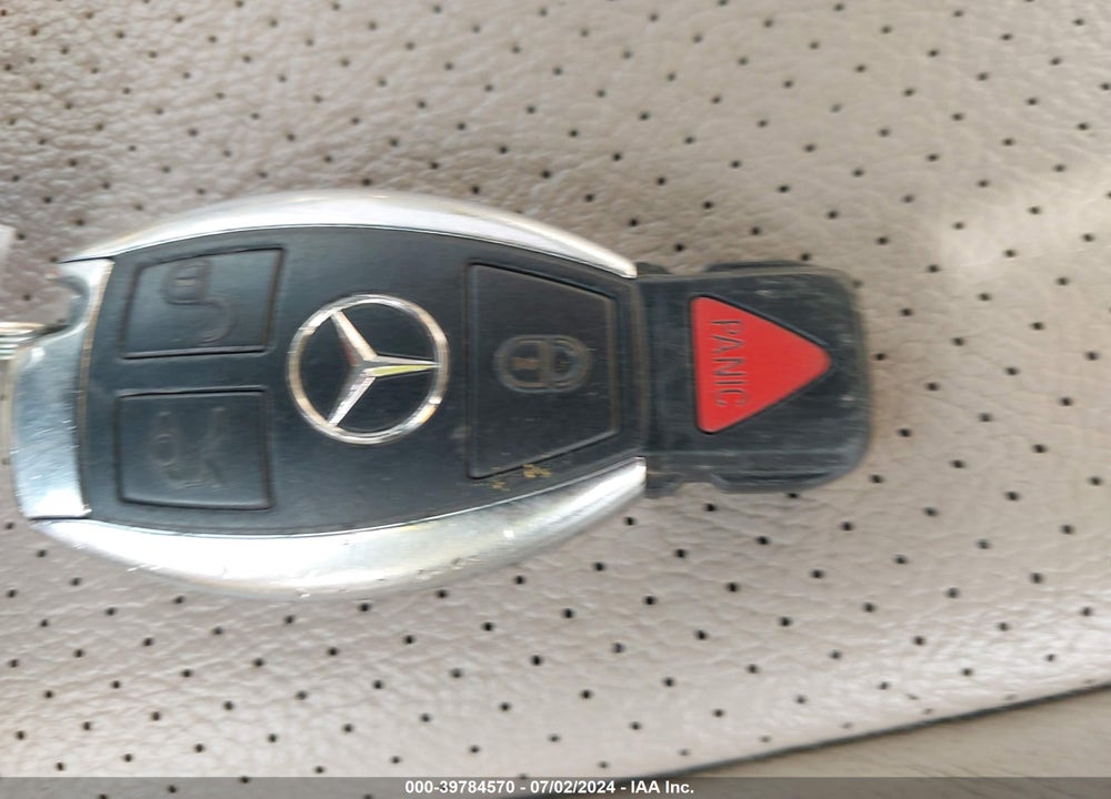 2011 MERCEDES-BENZ C 300 LUXURY/SPORT VIN: WDDGF5EB4BF650556