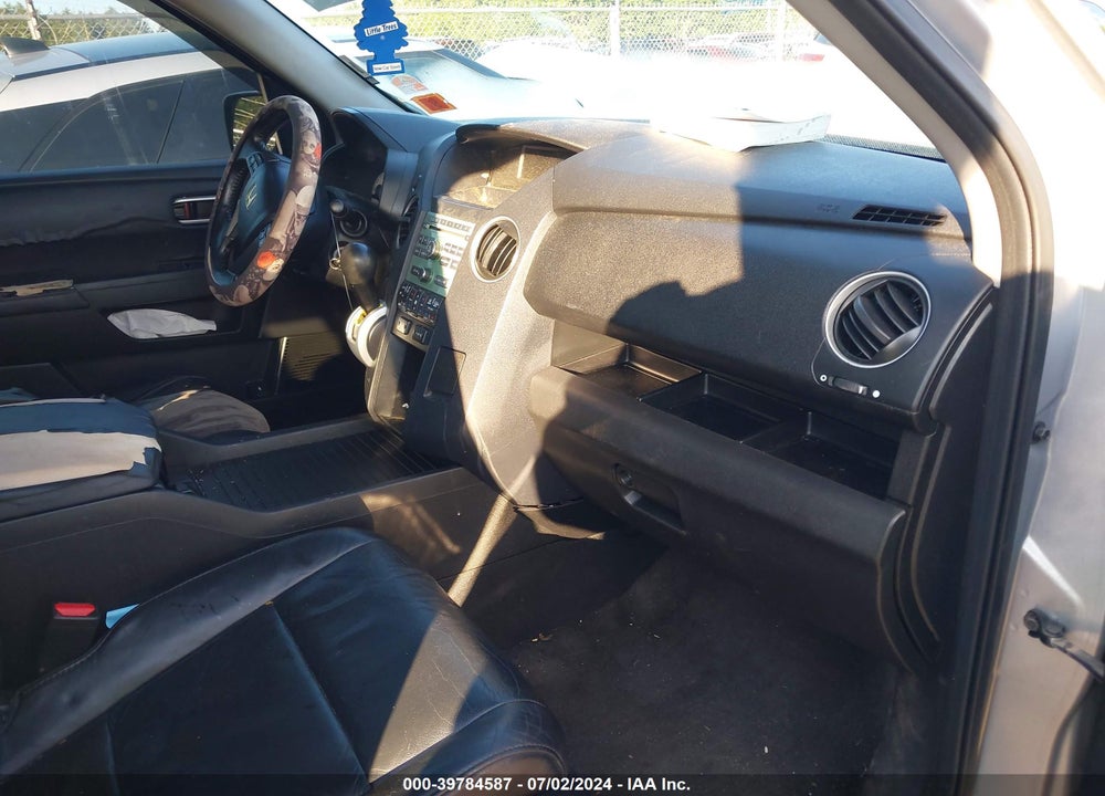 2011 HONDA PILOT EX-L VIN: 5FNYF4H54BB026775