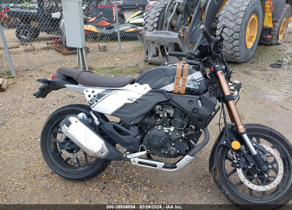 2021 AMERICAN CUSTOM VIN: LXAPRZP58MX000252