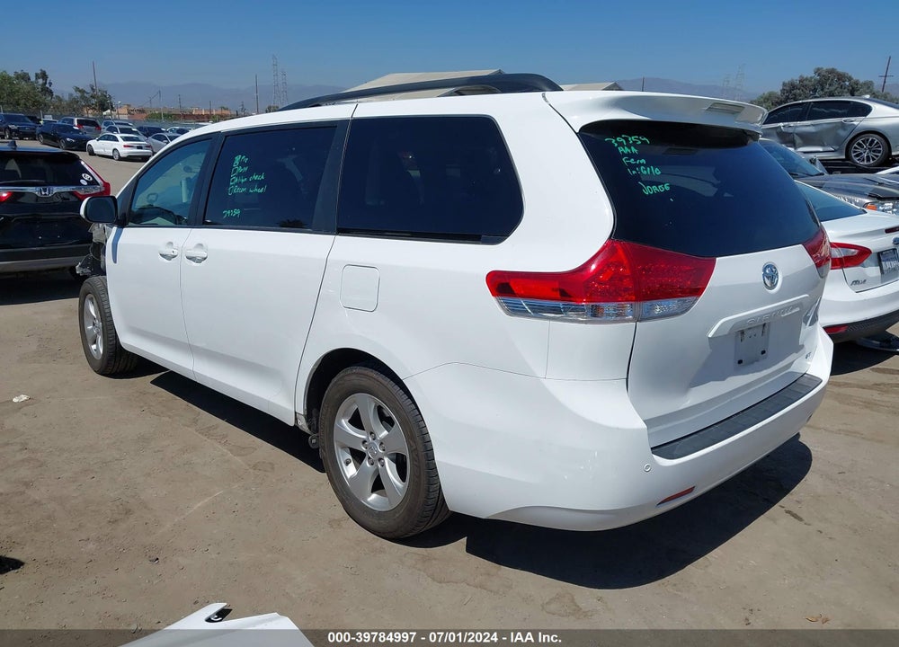 2014 TOYOTA SIENNA LE V6 8 PASSENGER VIN: 5TDKK3DC2ES433753