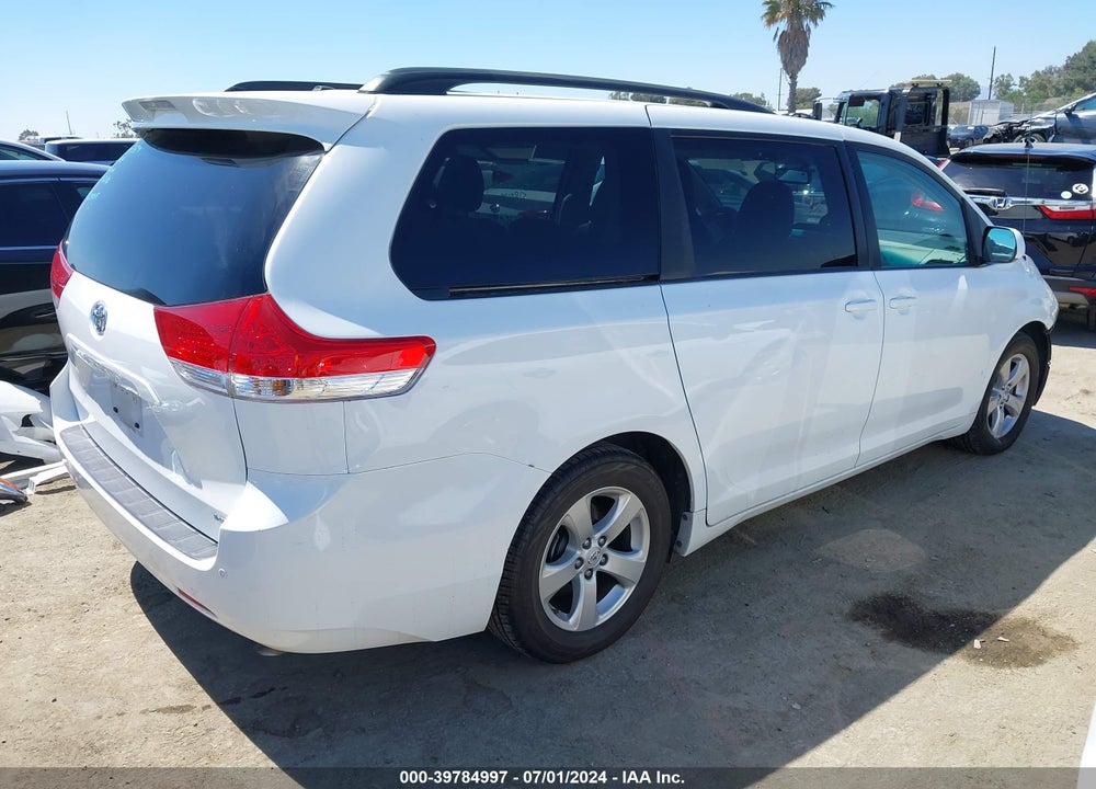 2014 TOYOTA SIENNA LE V6 8 PASSENGER VIN: 5TDKK3DC2ES433753