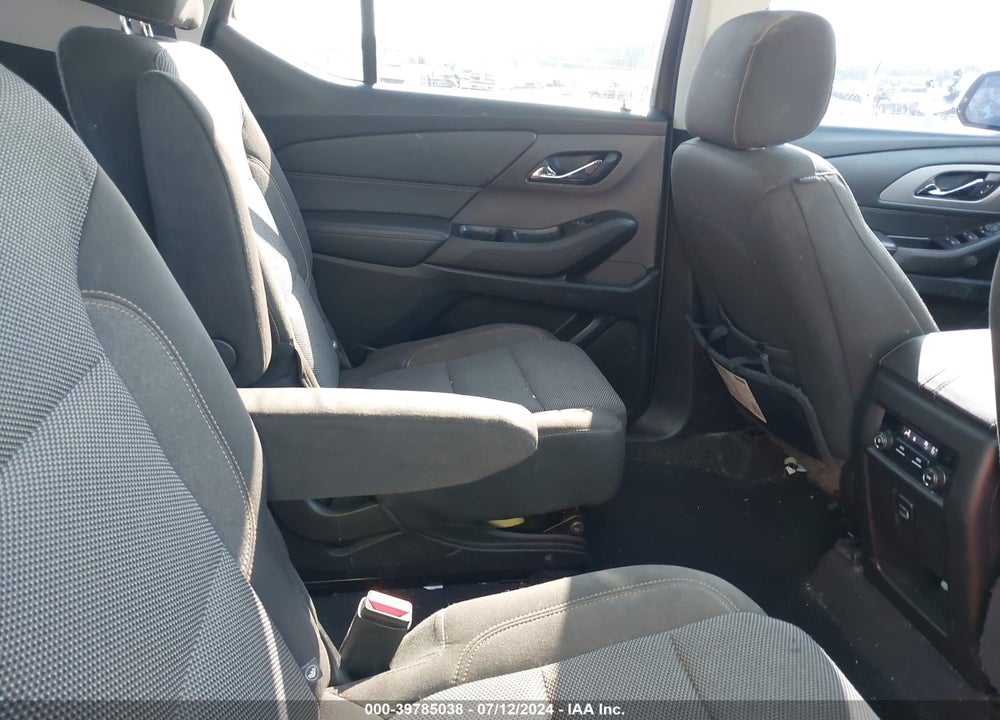 2018 CHEVROLET TRAVERSE 1LT VIN: 1GNERGKW2JJ124120