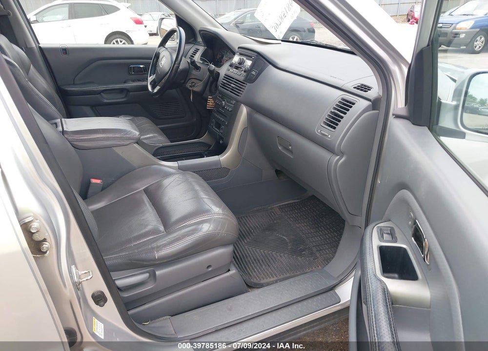 2005 HONDA PILOT EX-L VIN: 5FNYF18535B049449