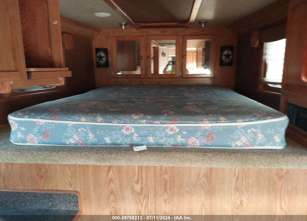 2005 FEATHERLITE --- VIN: 4FGB128215C082148