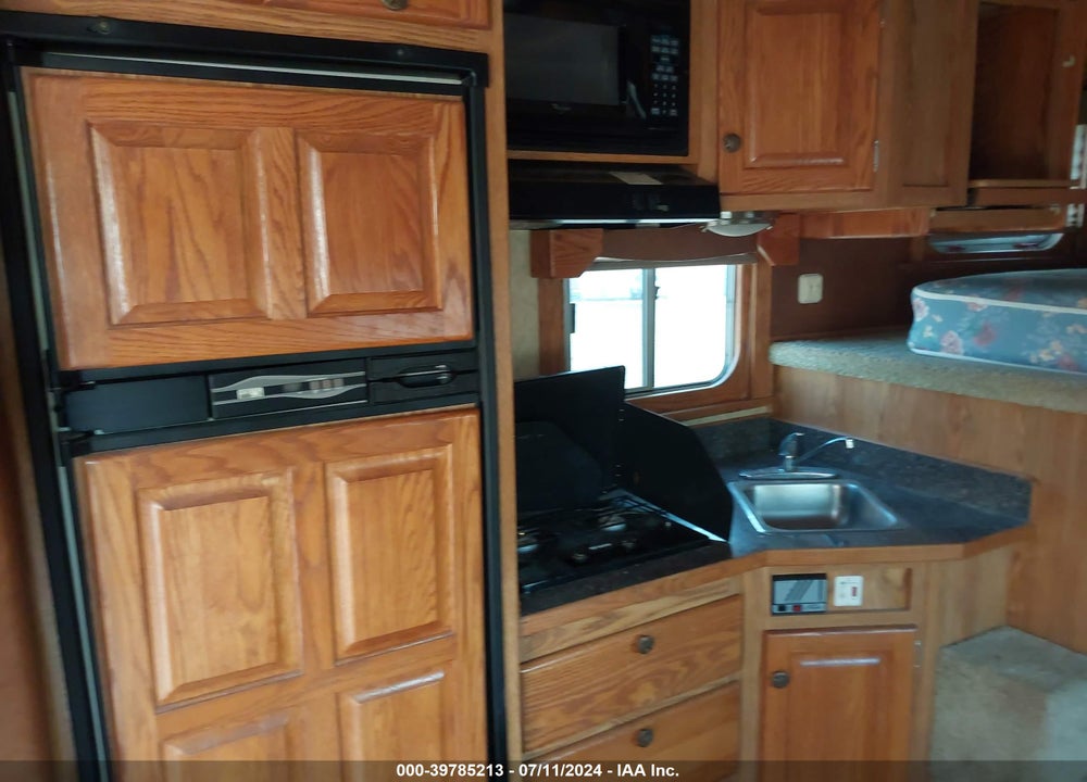 2005 FEATHERLITE --- VIN: 4FGB128215C082148