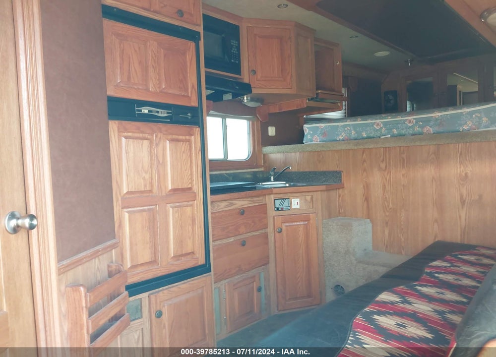 2005 FEATHERLITE --- VIN: 4FGB128215C082148