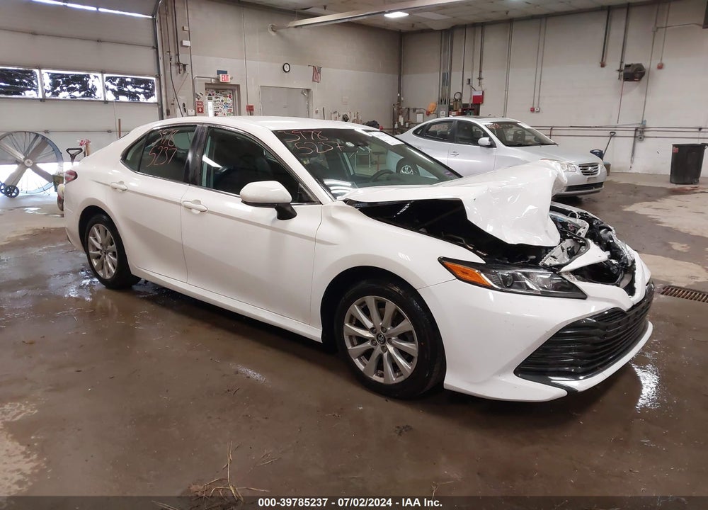 2019 TOYOTA CAMRY LE VIN: 4T1B11HK2KU802669