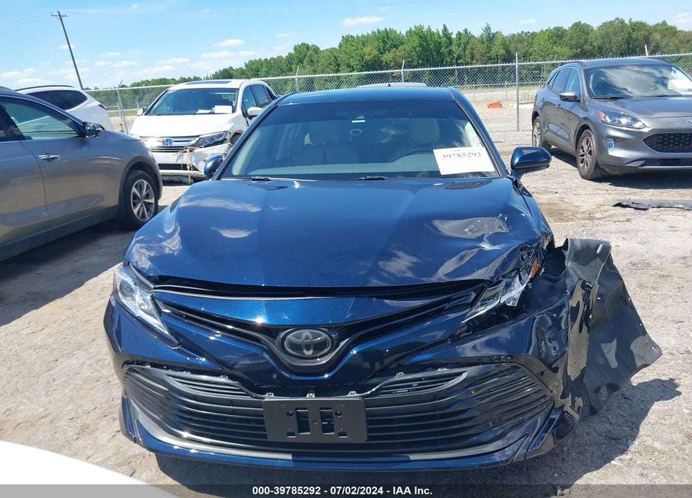 2018 TOYOTA CAMRY LE VIN: 4T1B11HK0JU564481