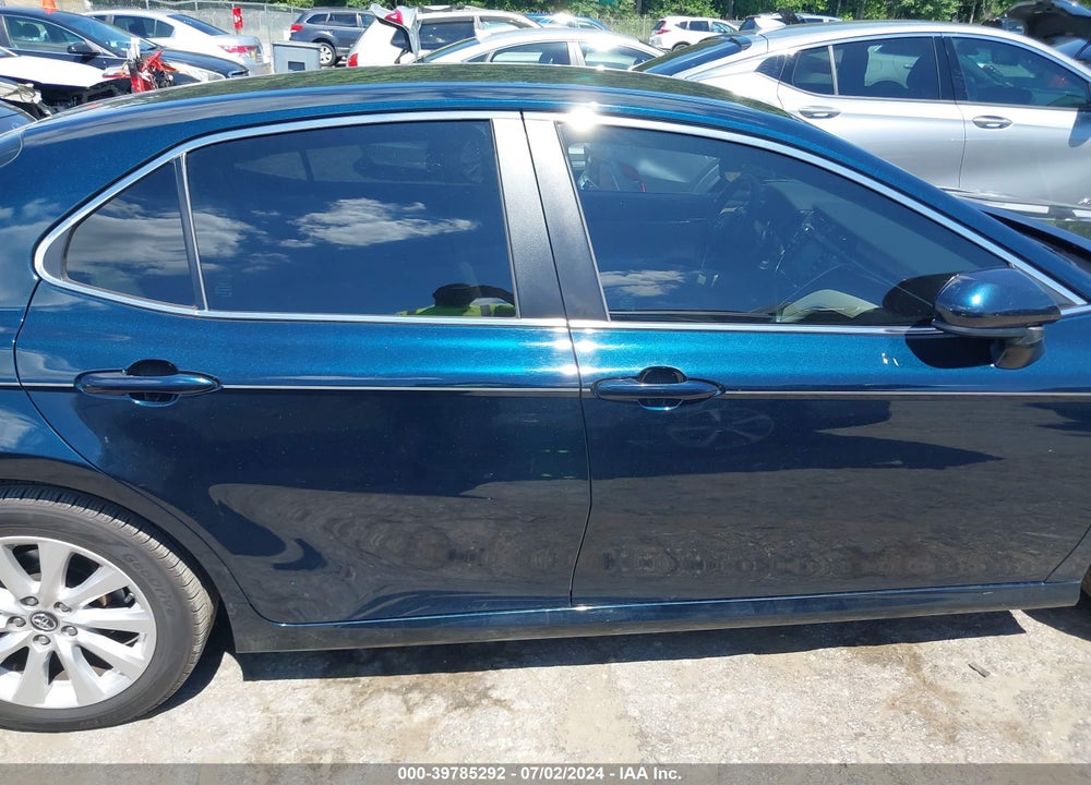 2018 TOYOTA CAMRY LE VIN: 4T1B11HK0JU564481