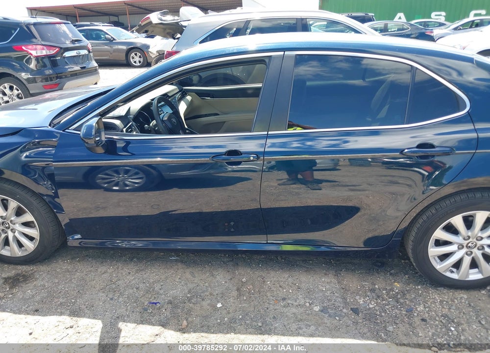 2018 TOYOTA CAMRY LE VIN: 4T1B11HK0JU564481