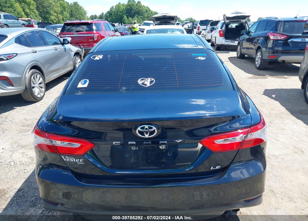 2018 TOYOTA CAMRY LE VIN: 4T1B11HK0JU564481