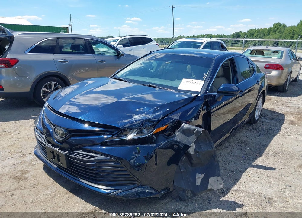 2018 TOYOTA CAMRY LE VIN: 4T1B11HK0JU564481