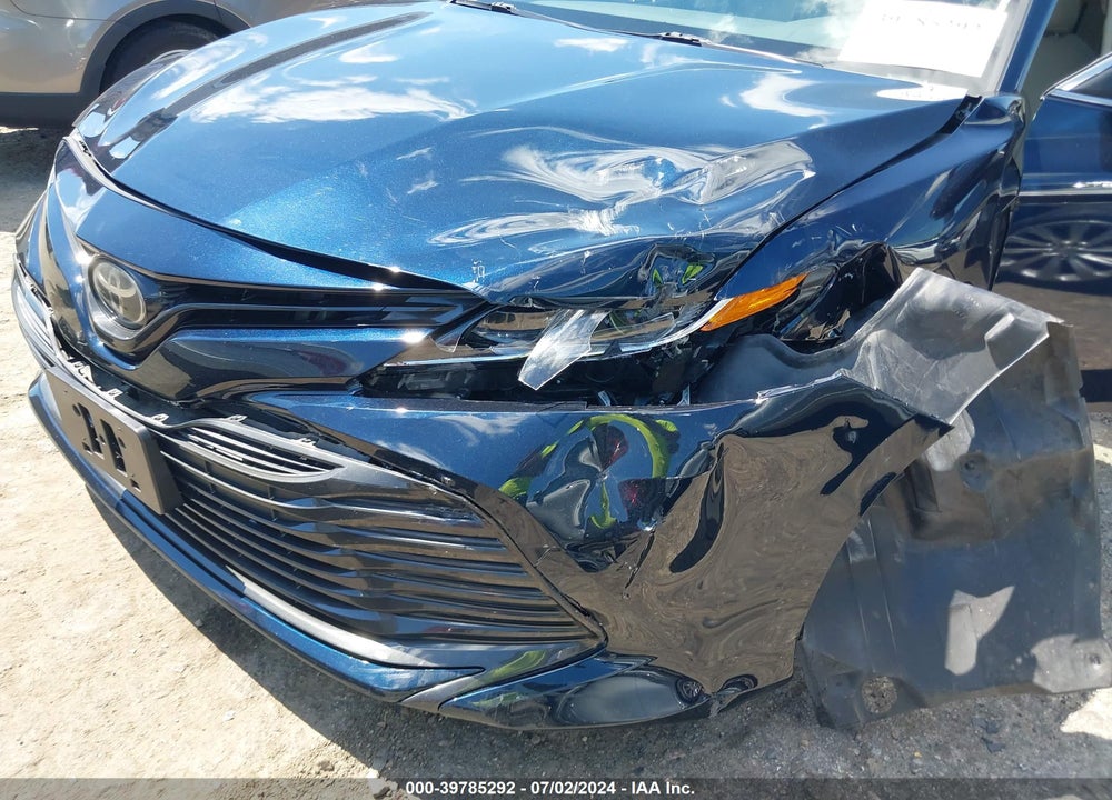 2018 TOYOTA CAMRY LE VIN: 4T1B11HK0JU564481