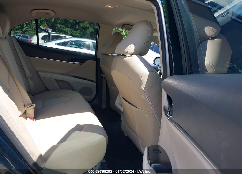 2018 TOYOTA CAMRY LE VIN: 4T1B11HK0JU564481